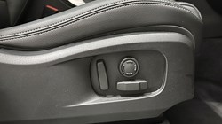 2024 (24) JAGUAR F-PACE 2.0 D200 R-Dynamic SE Black 5dr Auto AWD 4540633