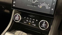2022 (72) JAGUAR F-PACE 2.0 D200 R-Dynamic SE 5dr Auto AWD 4532243