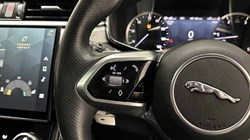 2022 (72) JAGUAR F-PACE 2.0 D200 R-Dynamic SE 5dr Auto AWD 4532239