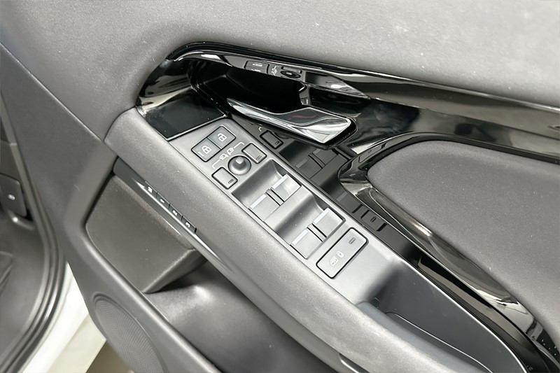 2024 (24) LAND ROVER RANGE ROVER EVOQUE 2.0 D200 Dynamic SE 5dr Auto 4596548