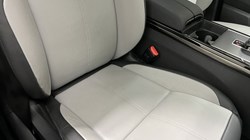 2024 (24) LAND ROVER RANGE ROVER VELAR 2.0 D200 MHEV Dynamic SE 5dr Auto 4671422