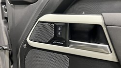 2022 (72) LAND ROVER DEFENDER 3.0 D250 X-Dynamic SE 110 5dr Auto 4603184