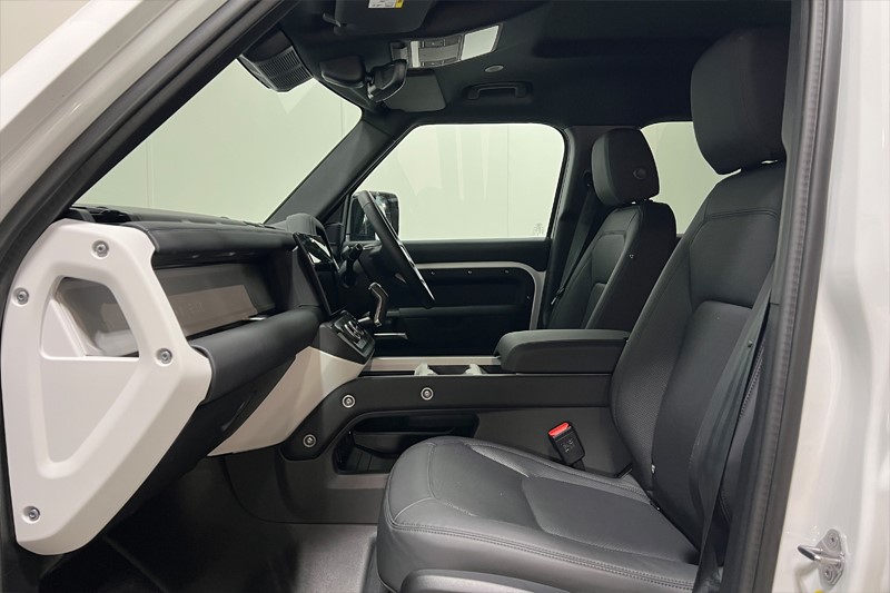 2025 (75) LAND ROVER DEFENDER 3.0 D250 X-Dynamic SE 110 5dr Auto 5320256