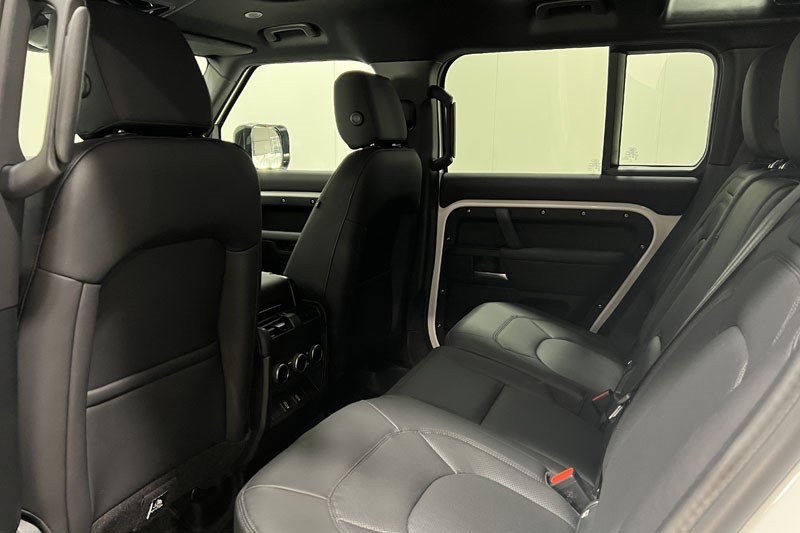 2025 (75) LAND ROVER DEFENDER 3.0 D250 X-Dynamic SE 110 5dr Auto 5320288