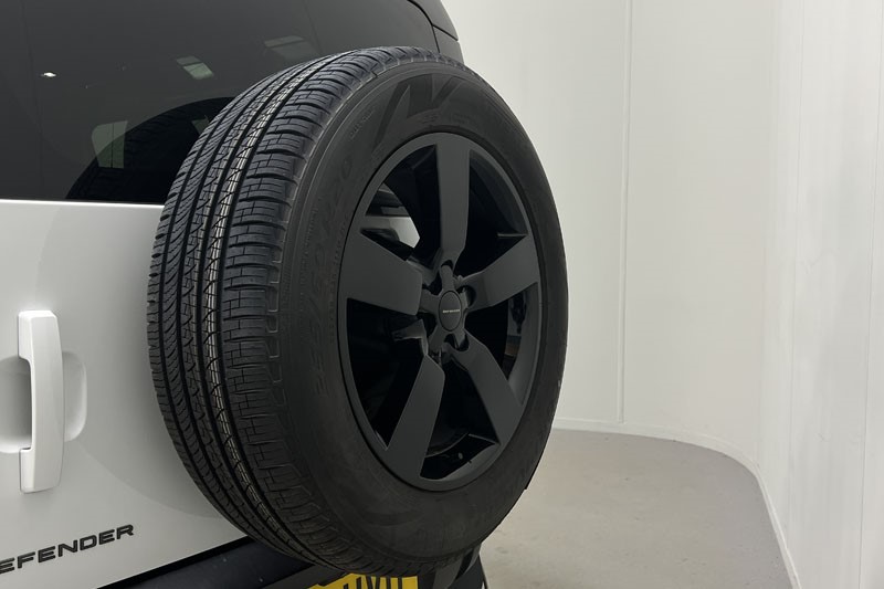 2025 (75) LAND ROVER DEFENDER 3.0 D250 X-Dynamic SE 110 5dr Auto 5320296