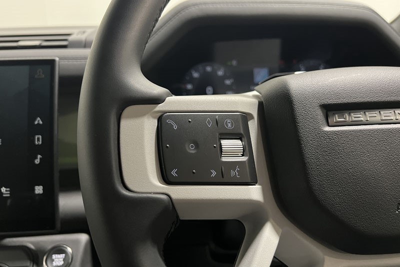 2025 (75) LAND ROVER DEFENDER 3.0 D250 X-Dynamic SE 110 5dr Auto 5320274