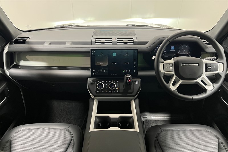 2025 (75) LAND ROVER DEFENDER 3.0 D250 X-Dynamic SE 110 5dr Auto 5320262