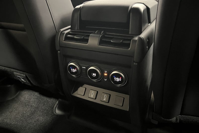 2025 (75) LAND ROVER DEFENDER 3.0 D250 X-Dynamic SE 110 5dr Auto 5320265