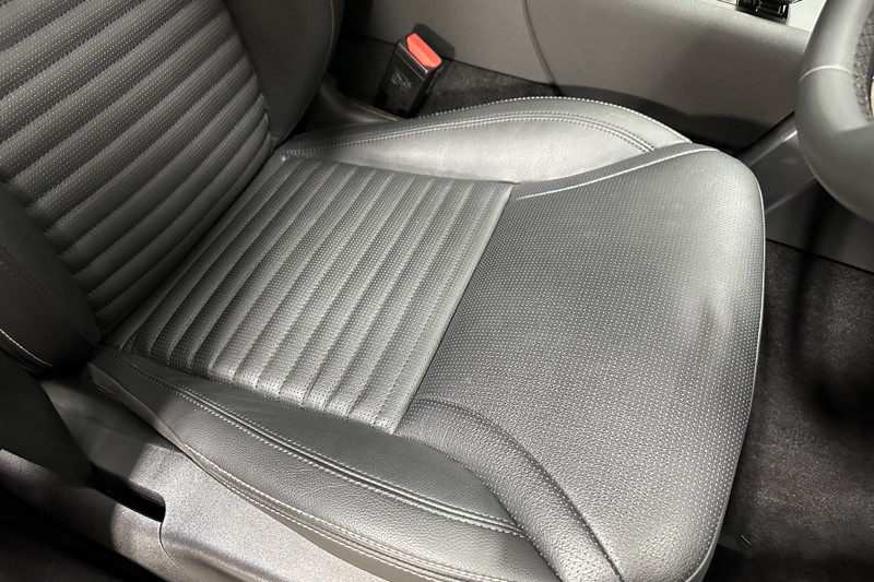 2023 (73) LAND ROVER DISCOVERY 3.0 D300 Dynamic SE 5dr Auto 5137240