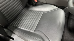 2023 (73) LAND ROVER DISCOVERY 3.0 D300 Dynamic SE 5dr Auto 5137240