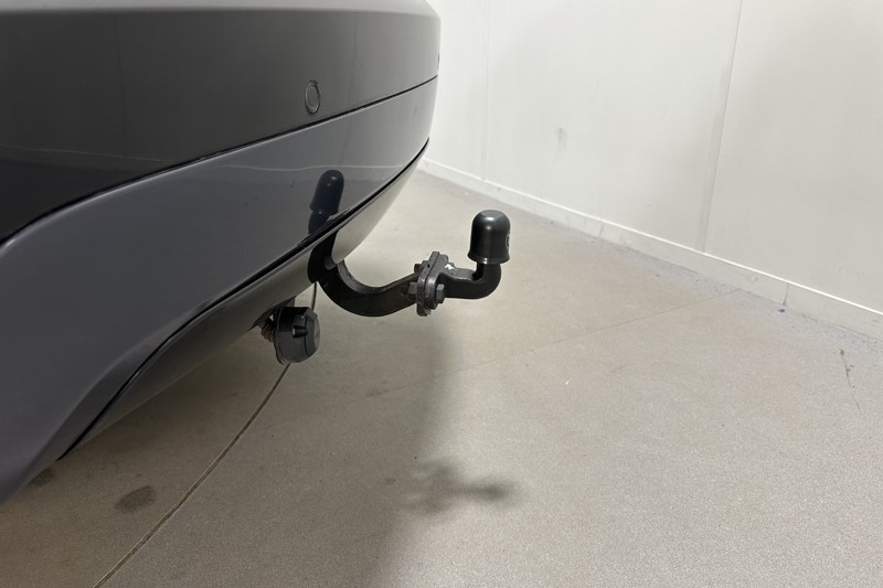 2023 (73) LAND ROVER DISCOVERY 3.0 D300 Dynamic SE 5dr Auto 5137270