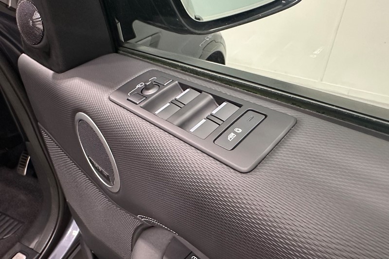 2023 (73) LAND ROVER DISCOVERY 3.0 D300 Dynamic SE 5dr Auto 5137235