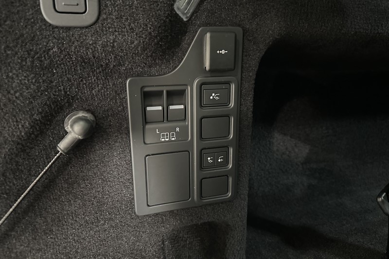 2023 (73) LAND ROVER DISCOVERY 3.0 D300 Dynamic SE 5dr Auto 5137268