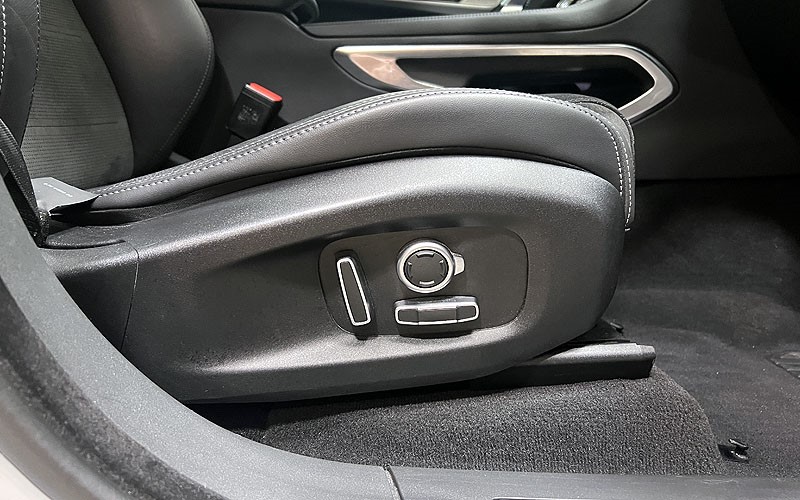 2021 (21) JAGUAR F-PACE 5.0 V8 550 SVR 5dr Auto AWD 4677352