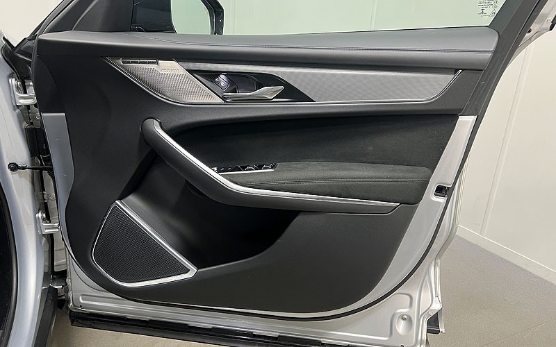 2021 (21) JAGUAR F-PACE 5.0 V8 550 SVR 5dr Auto AWD 4677348