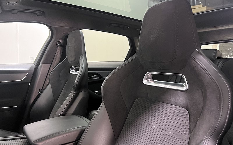 2021 (21) JAGUAR F-PACE 5.0 V8 550 SVR 5dr Auto AWD 4677375