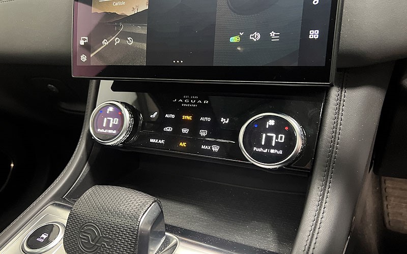 2021 (21) JAGUAR F-PACE 5.0 V8 550 SVR 5dr Auto AWD 4677361