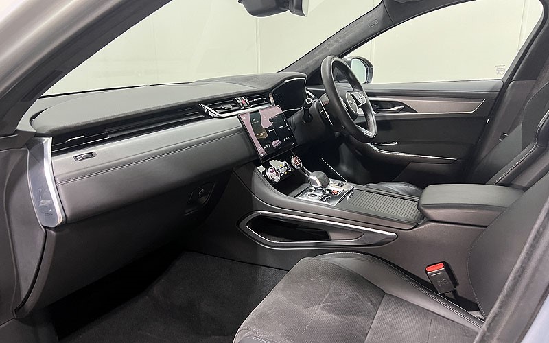 2021 (21) JAGUAR F-PACE 5.0 V8 550 SVR 5dr Auto AWD 4677373