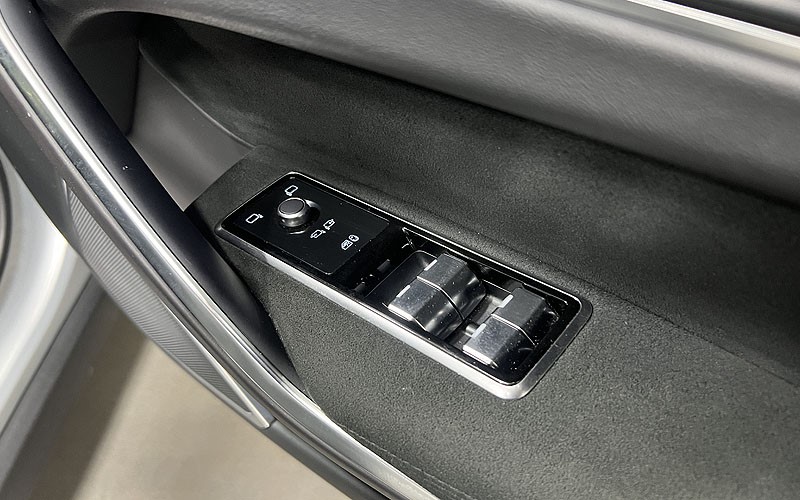 2021 (21) JAGUAR F-PACE 5.0 V8 550 SVR 5dr Auto AWD 4677349