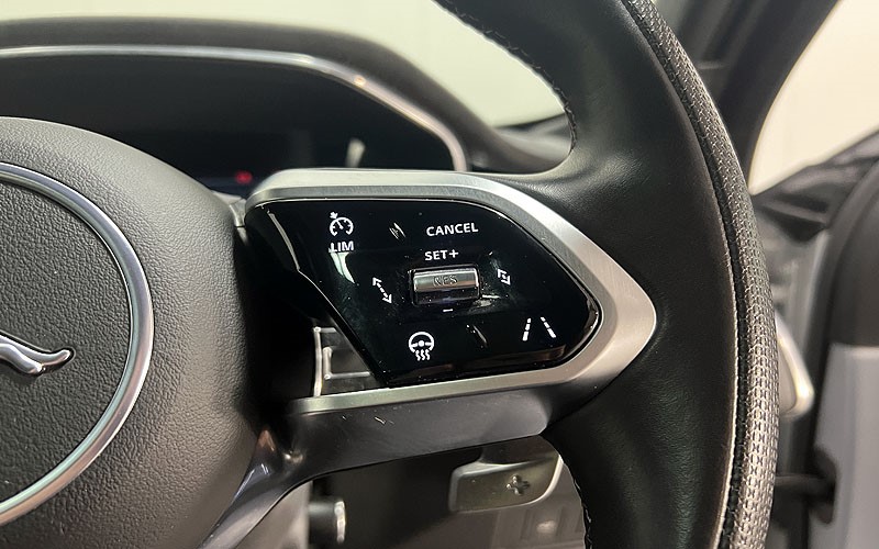 2021 (21) JAGUAR F-PACE 5.0 V8 550 SVR 5dr Auto AWD 4677356