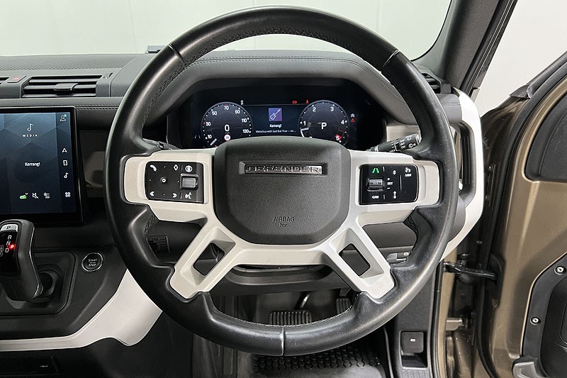 2025 (25) LAND ROVER COMMERCIAL DEFENDER 3.0 D250 Hard Top S Auto 4740100
