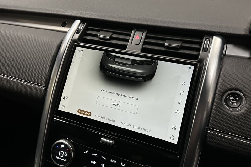 2022 (72) LAND ROVER DISCOVERY 3.0 D300 R-Dynamic SE 5dr Auto 4741635