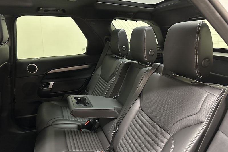 2022 (72) LAND ROVER DISCOVERY 3.0 D300 R-Dynamic SE 5dr Auto 4741643