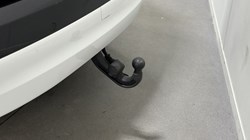 2022 (72) LAND ROVER DISCOVERY 3.0 D300 R-Dynamic SE 5dr Auto 4741650