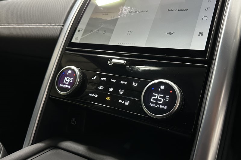 2022 (72) LAND ROVER DISCOVERY 3.0 D300 R-Dynamic SE 5dr Auto 4741626