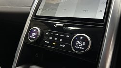 2022 (72) LAND ROVER DISCOVERY 3.0 D300 R-Dynamic SE 5dr Auto 4741626
