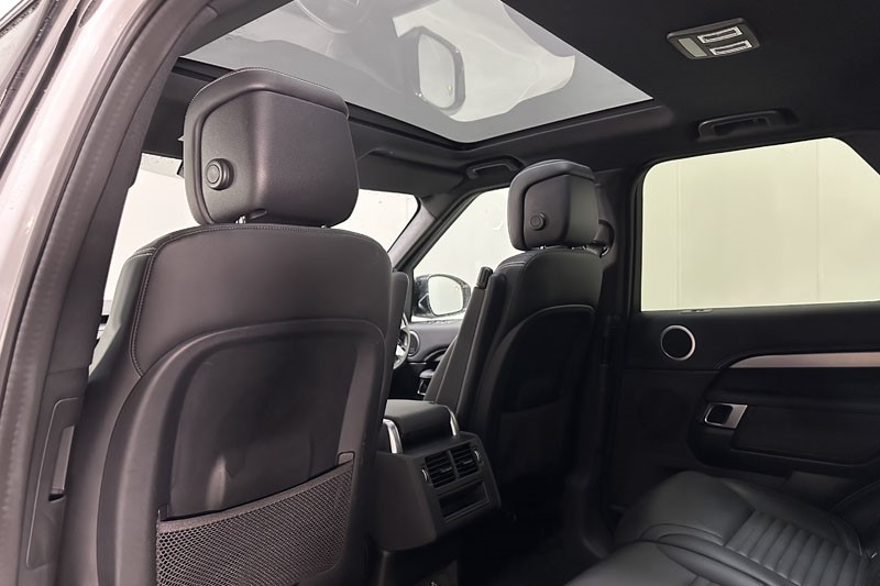 2022 (72) LAND ROVER DISCOVERY 3.0 D300 R-Dynamic SE 5dr Auto 4741640