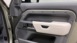 2024 (73) LAND ROVER DEFENDER 3.0 D250 X-Dynamic HSE 90 3dr Auto 4852083