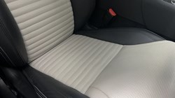 2024 (24) LAND ROVER DISCOVERY 3.0 D350 Dynamic HSE 5dr Auto 4845356