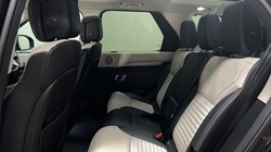 2024 (24) LAND ROVER DISCOVERY 3.0 D350 Dynamic HSE 5dr Auto 4845341