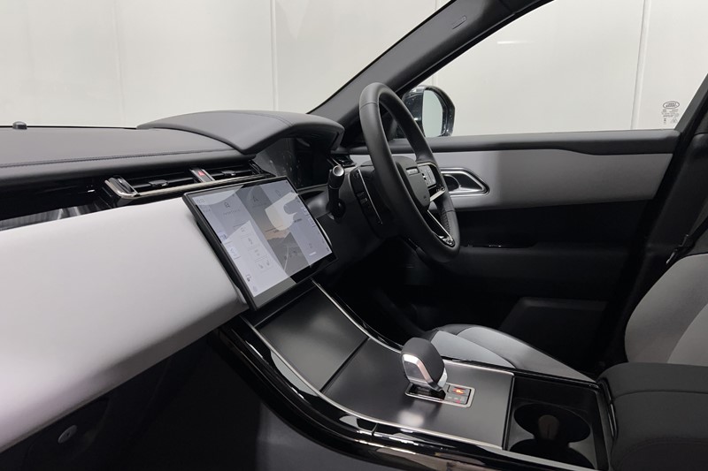 2025 (75) LAND ROVER RANGE ROVER VELAR 2.0 D200 MHEV Dynamic SE 5dr Auto 5420725