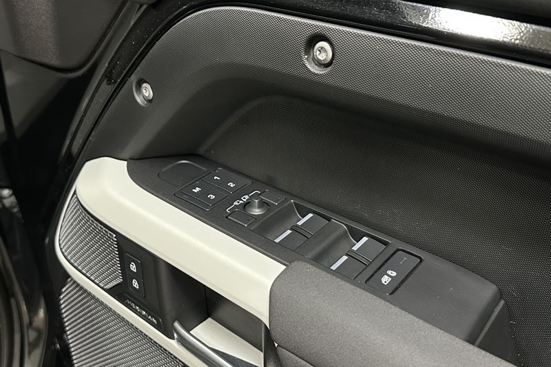 2022 (72) LAND ROVER DEFENDER 2.0 P400e XS Edition 110 5dr Auto 4823026