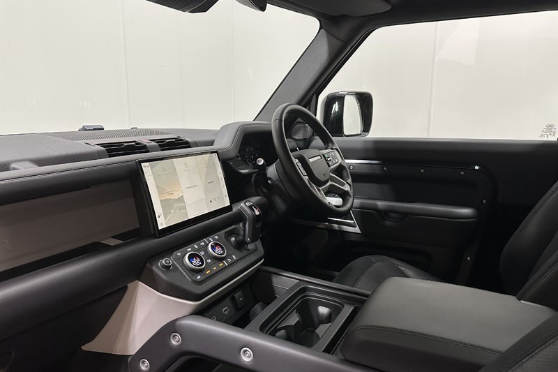 2024 (24) LAND ROVER DEFENDER 3.0 D250 X-Dynamic HSE 90 3dr Auto 4841461