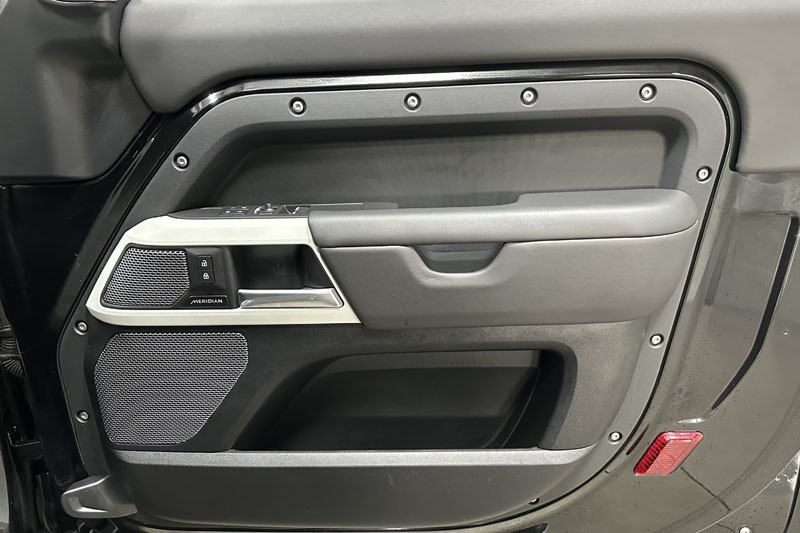 2024 (24) LAND ROVER DEFENDER 3.0 D250 X-Dynamic HSE 90 3dr Auto 4841440