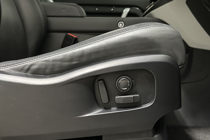 2024 (24) LAND ROVER DEFENDER 3.0 D250 X-Dynamic HSE 90 3dr Auto 4841444