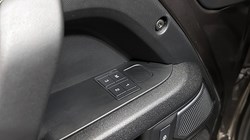 2025 (25) LAND ROVER DEFENDER 4.4 P635 Octa 110 5dr Auto 4840325