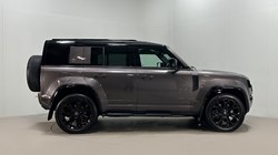 2025 (25) LAND ROVER DEFENDER 4.4 P635 Octa 110 5dr Auto 4840286