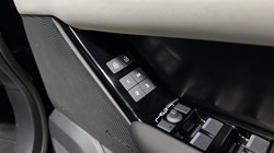 2025 (75) LAND ROVER RANGE ROVER VELAR 2.0 D200 MHEV Dynamic SE 5dr Auto 5567389
