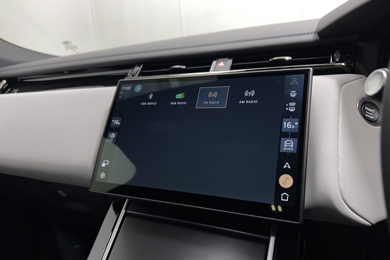 2025 (75) LAND ROVER RANGE ROVER VELAR 2.0 D200 MHEV Dynamic SE 5dr Auto 5567405
