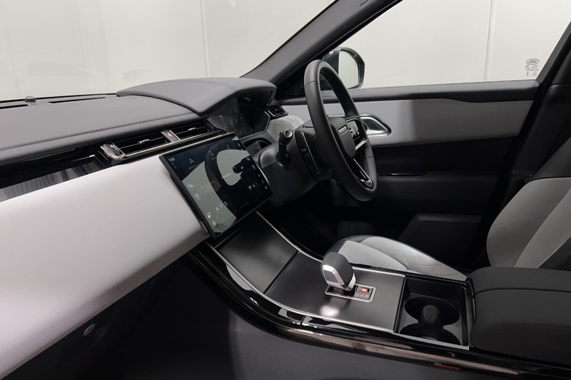 2025 (75) LAND ROVER RANGE ROVER VELAR 2.0 D200 MHEV Dynamic SE 5dr Auto 5567411