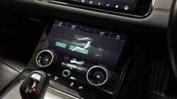 2019 (19) LAND ROVER RANGE ROVER EVOQUE 2.0 P200 R-Dynamic SE 5dr Auto 4886237