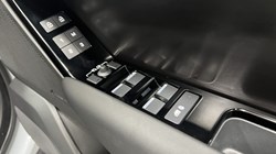 2025 (75) LAND ROVER RANGE ROVER VELAR 2.0 D200 MHEV Dynamic SE 5dr Auto 5608101