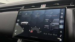 2025 (75) LAND ROVER RANGE ROVER VELAR 2.0 D200 MHEV Dynamic SE 5dr Auto 5608118
