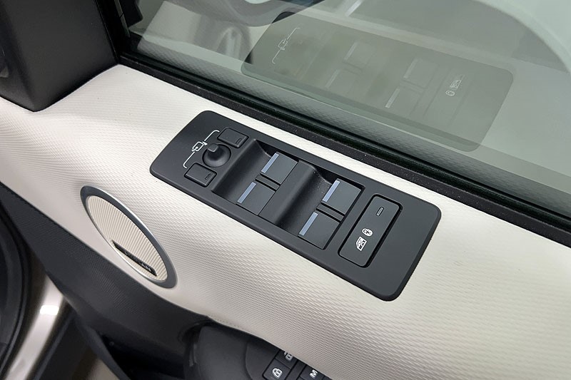 2023 (73) LAND ROVER DISCOVERY 3.0 D300 Dynamic SE 5dr Auto 5204584