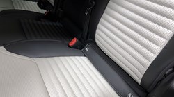 2023 (73) LAND ROVER DISCOVERY 3.0 D300 Dynamic SE 5dr Auto 5204611