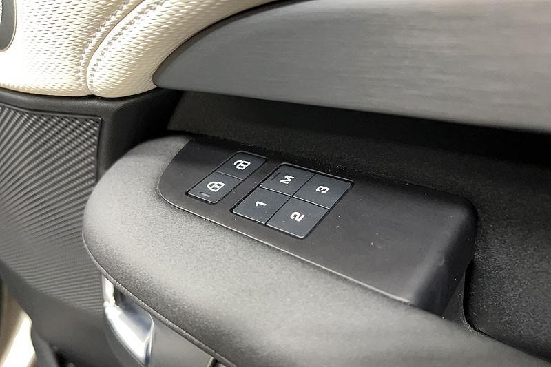 2023 (73) LAND ROVER DISCOVERY 3.0 D300 Dynamic SE 5dr Auto 5204582